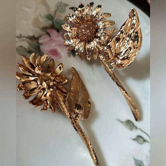 Sunflower stud earrings A64 - Picture 3 of 5